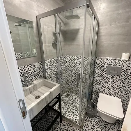 Yellowhouse 3 4* 이스탄불