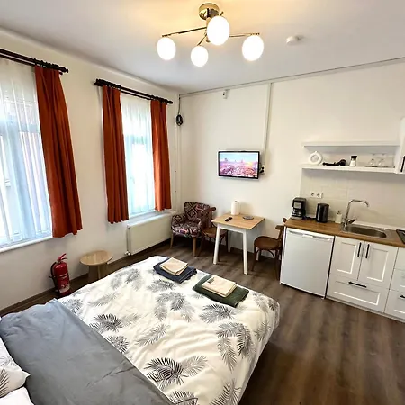 Yellowhouse 3 Aparthotel